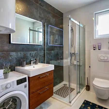 Luxury Apartments Hills Вир