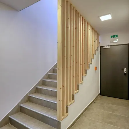 Luxury Apartments Hills Апартаменты Вир