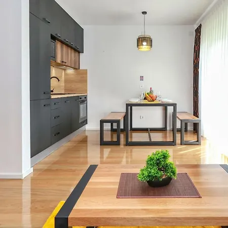 Luxury Apartments Hills Вир