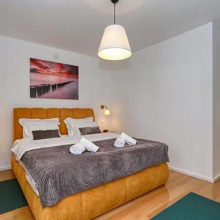 Luxury Apartments Hills דירה *