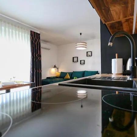 Luxury Apartments Hills * Вир