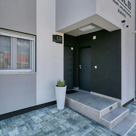 Luxury Apartments Hills *
