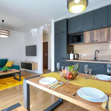 Luxury Apartments Hills *